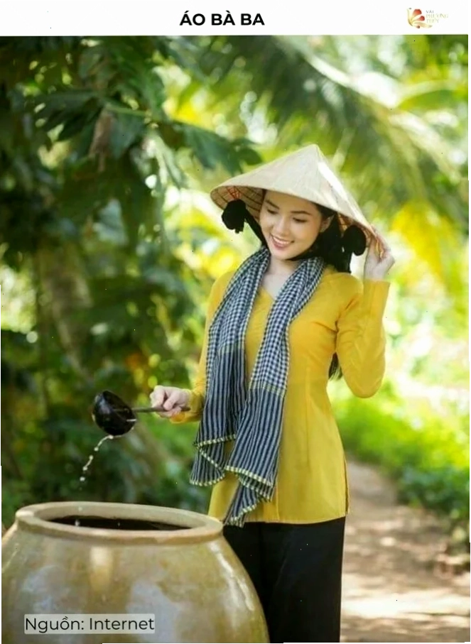 cô gái mặc áo bà ba nhìn
