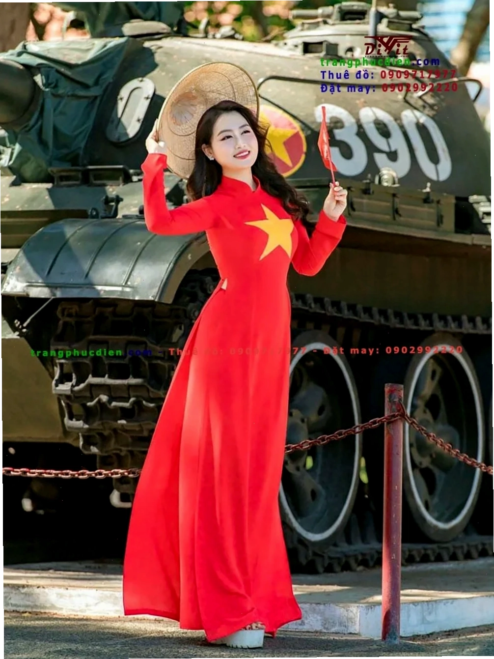 cô gái mặc áo dài đỏ dịu dàng