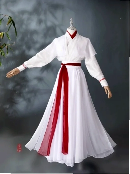 cô gái mặc đồ cổ trang