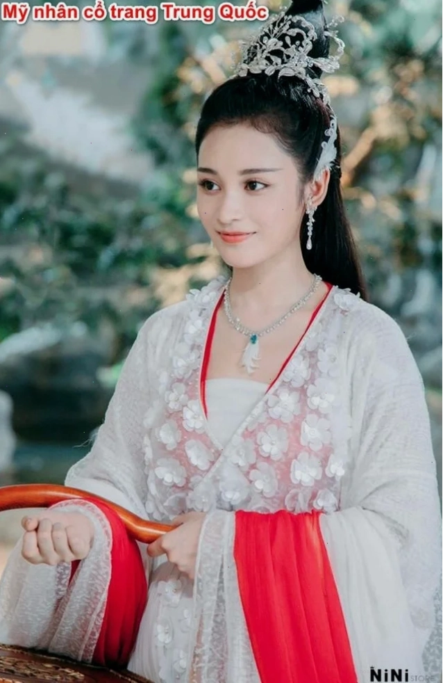 cô gái mặc đồ cổ trang tại Tà Xùa