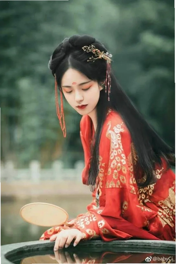 cô gái mặc đồ cổ trang tại Tà Xùa