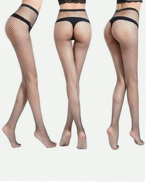 Style dạo phố Cô gái mặc quần tất lưới dạo phố