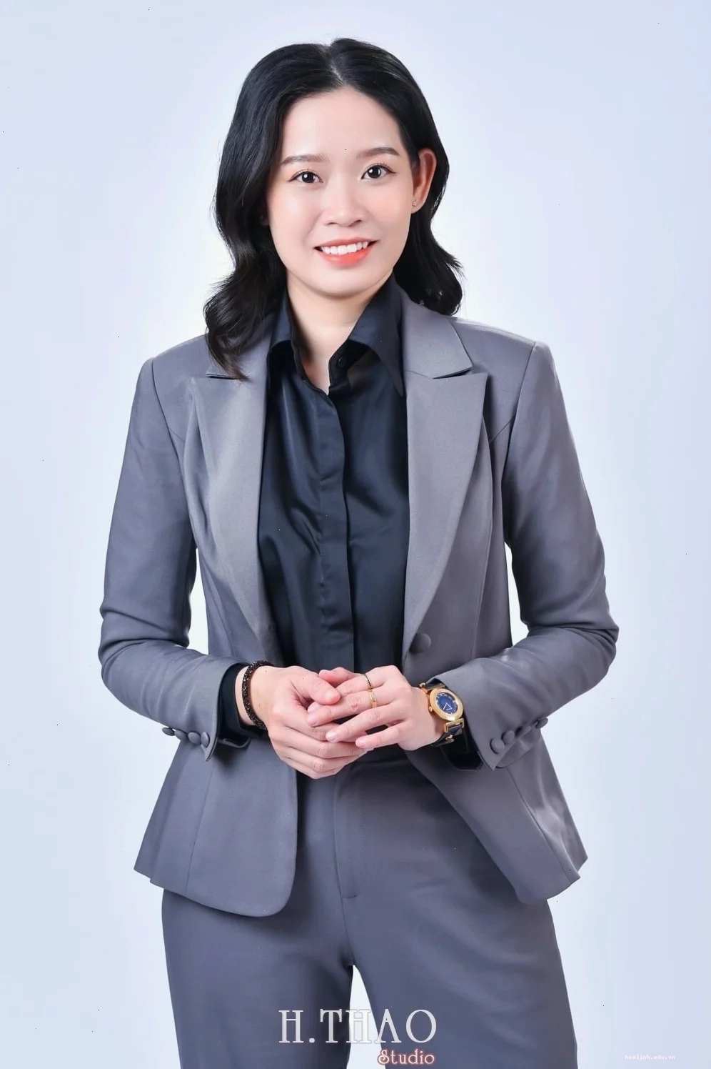 Cô gái mặc vest thời trang