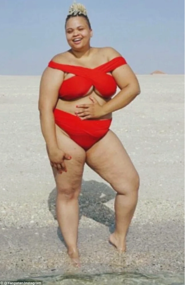 cô gái mập mặc bikini đầm trễ vai