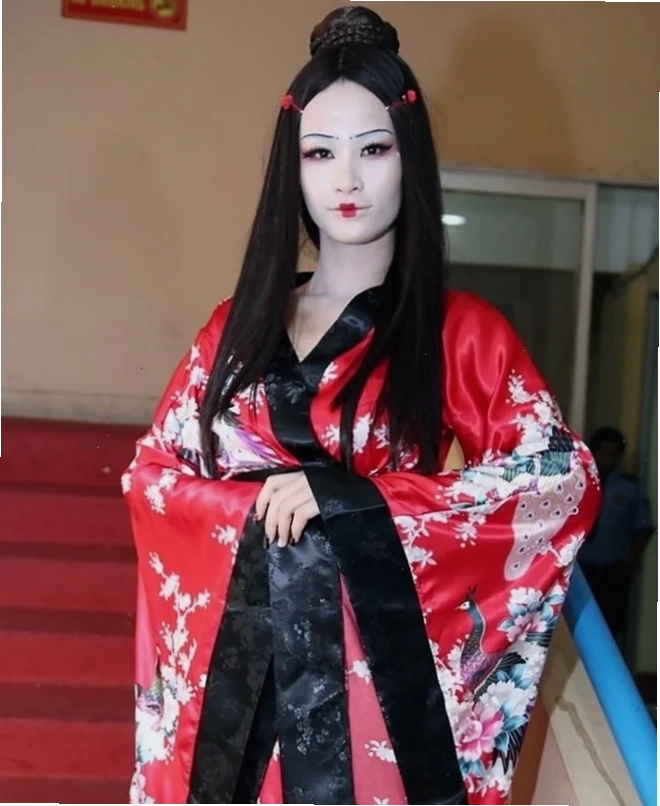 Kimono và sự năng động cô gái nhật bản mặc kimono chạy nhảy