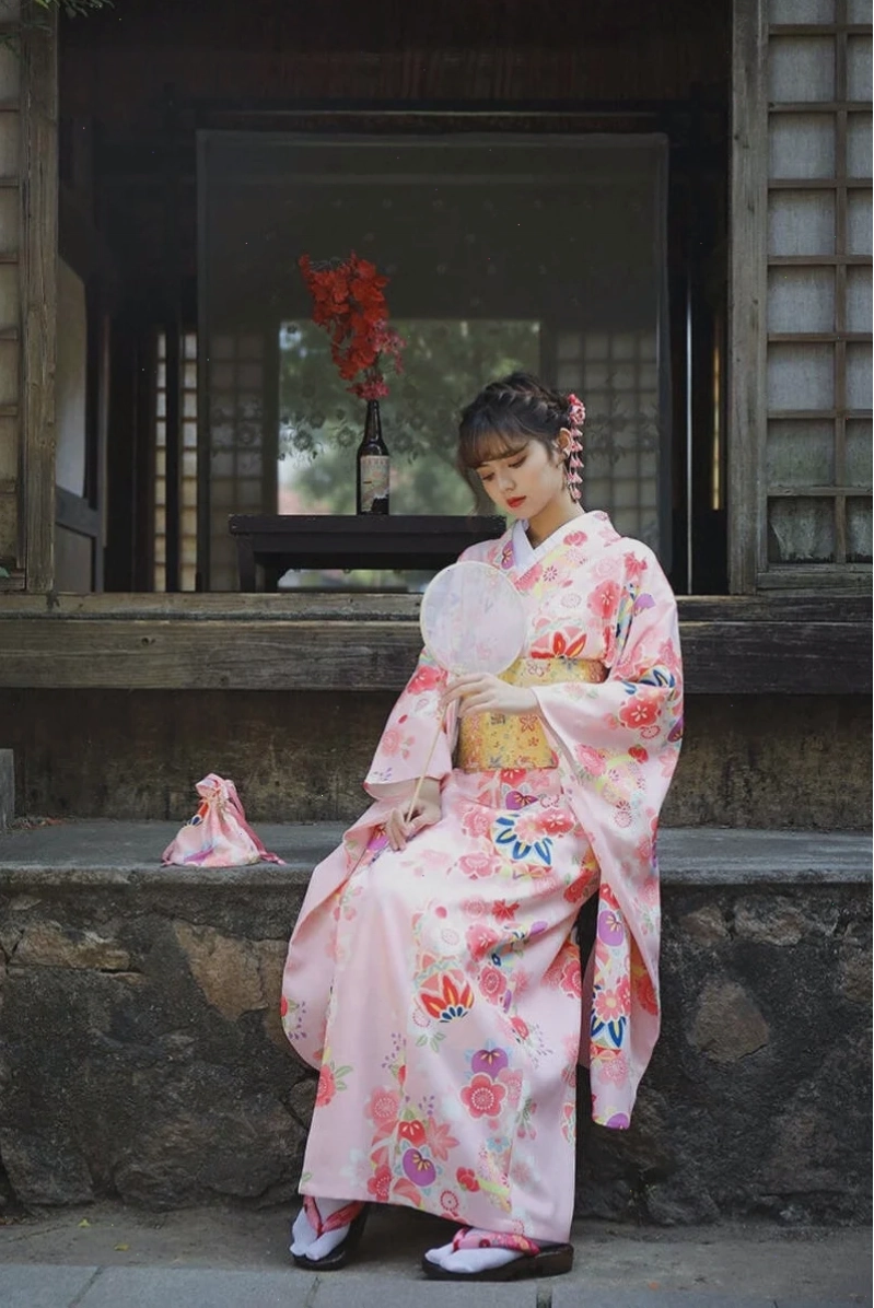 Kimono phong cách mới cô gái nhật bản mặc kimono chụp phong cách lạ