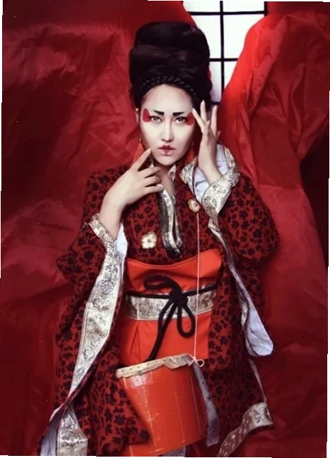 Phụ kiện đi kèm kimono cô gái nhật bản mặc kimono đi guốc geta