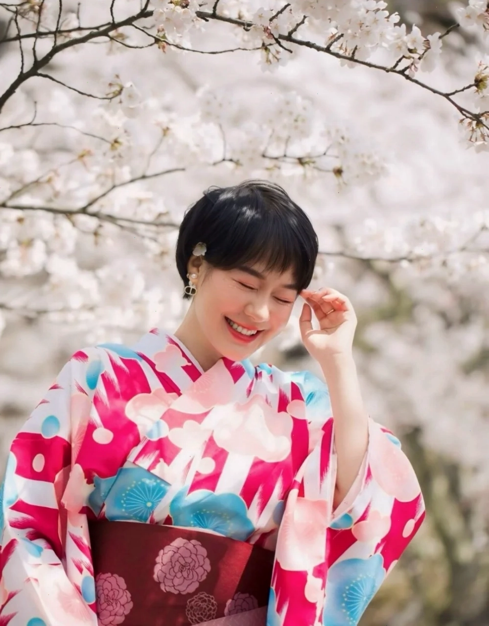 Kimono ngày tết cô gái nhật bản mặc kimono đón năm mới