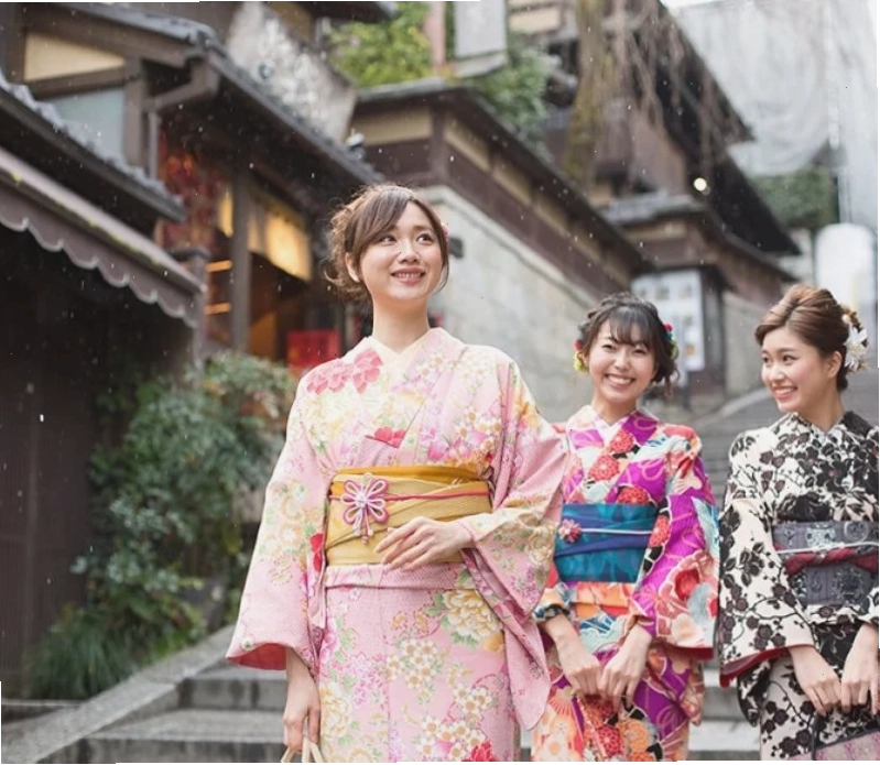 Furisode quý phái cô gái nhật bản mặc kimono furisode