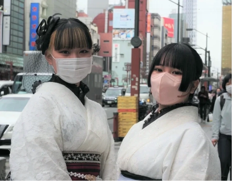 Kimono và tương lai cô gái nhật bản mặc kimono nhìn về phía trước