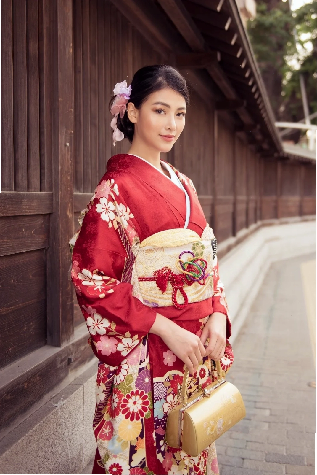 Kimono tại công viên cô gái nhật bản mặc kimono ở công viên