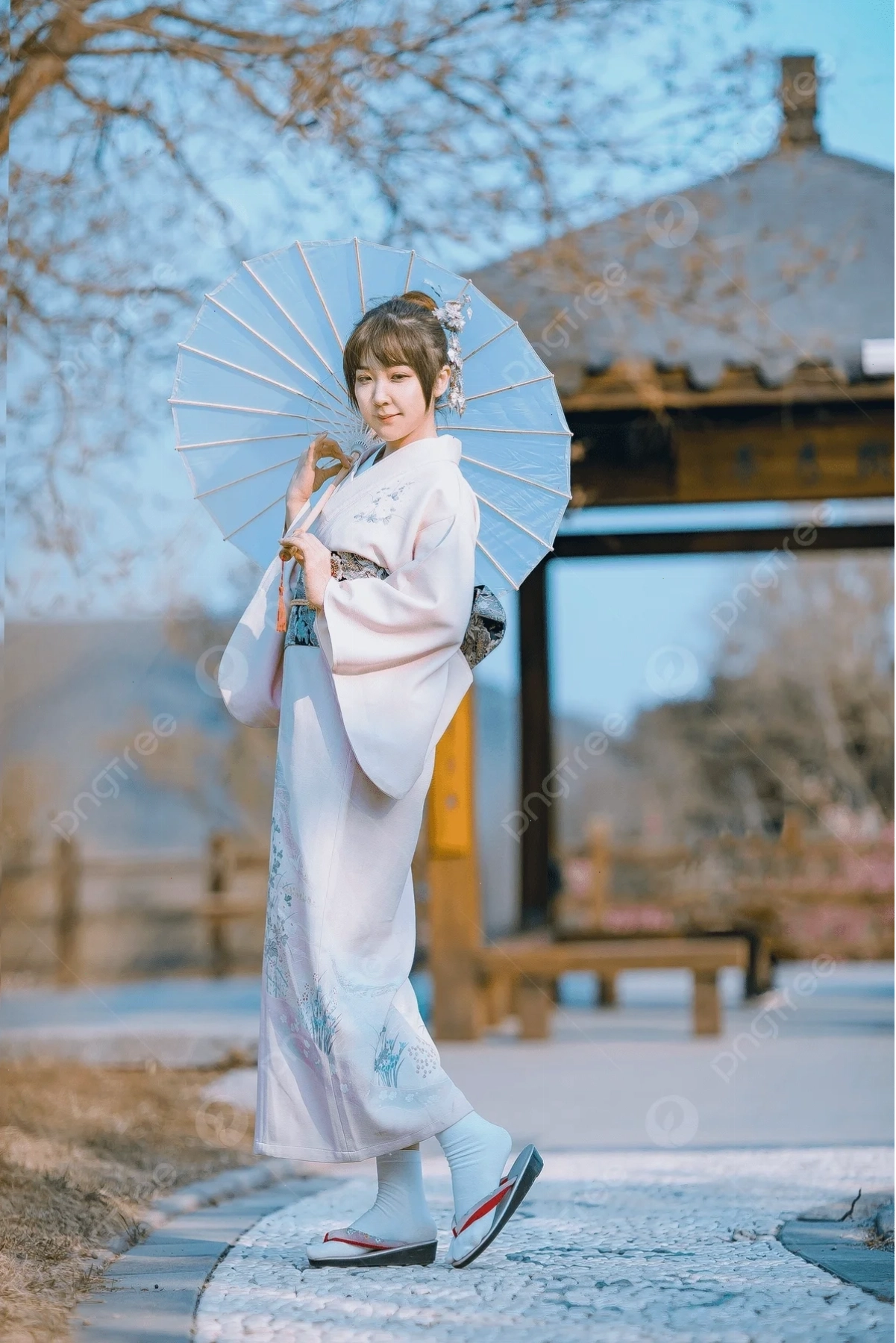 Kimono và phụ kiện hiện đại cô gái nhật bản mặc kimono và kính râm