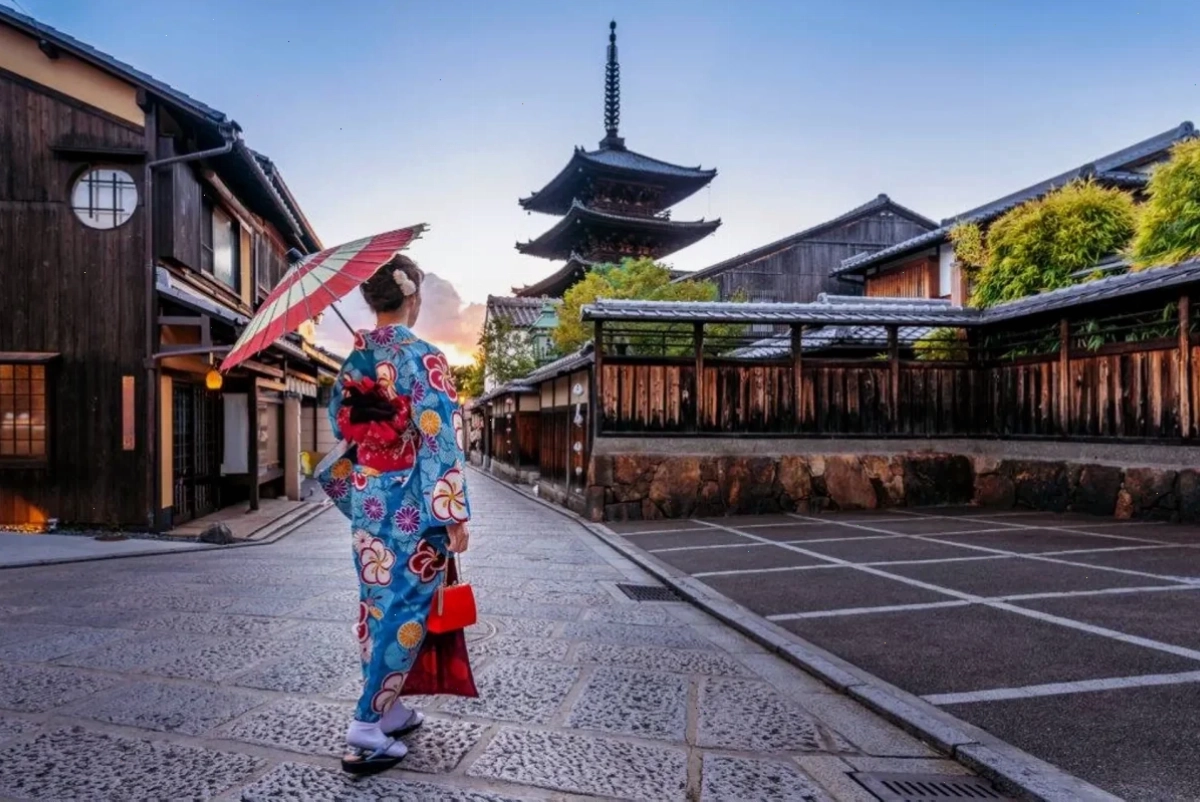 Yukata mùa hè cô gái nhật bản mặc kimono yukata