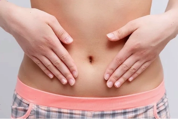 Cô gái uống nước đậu đen