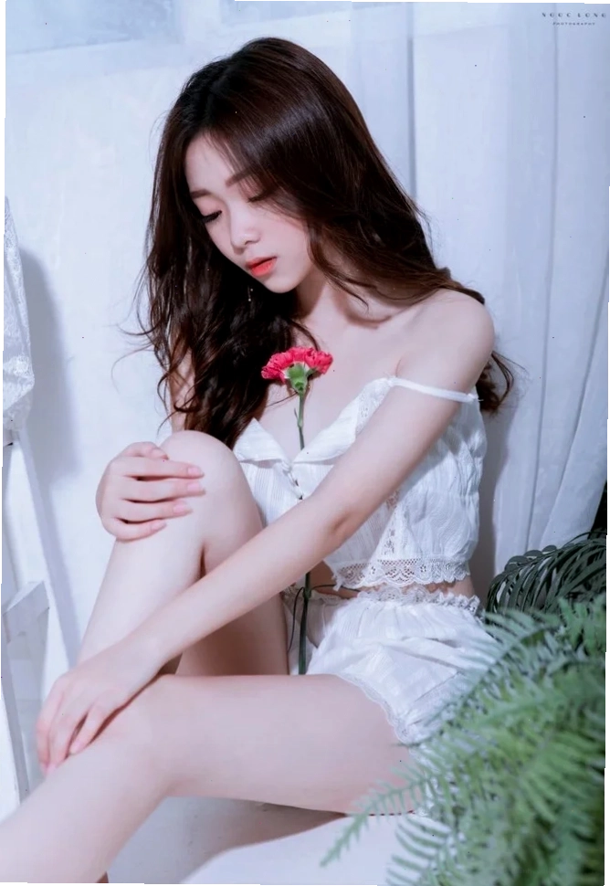 Cô gái với phong cách hở bạo