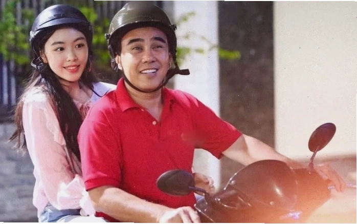 con gái ăn mặc giản dị mùa hè