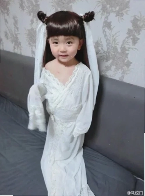 con gái ăn mặc giống con trai với áo phông