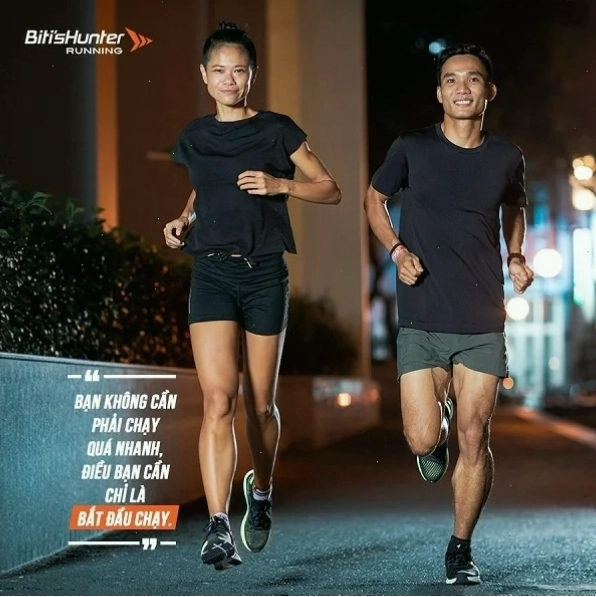 con gái chạy bộ có to chân không