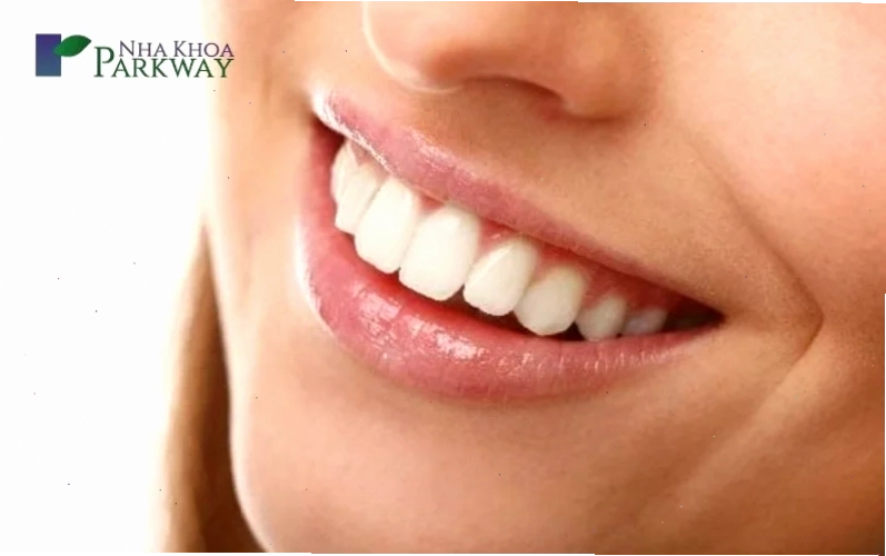 con gái có răng cửa to rạng rỡ