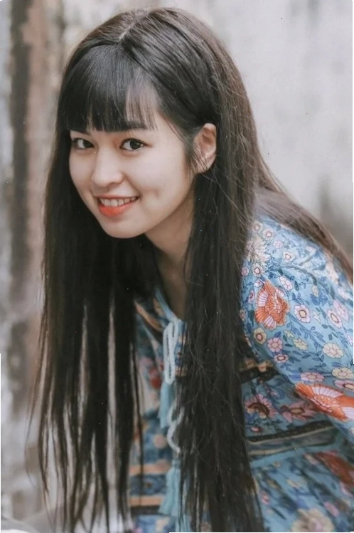 con gái cười đỏ mặt e ngại