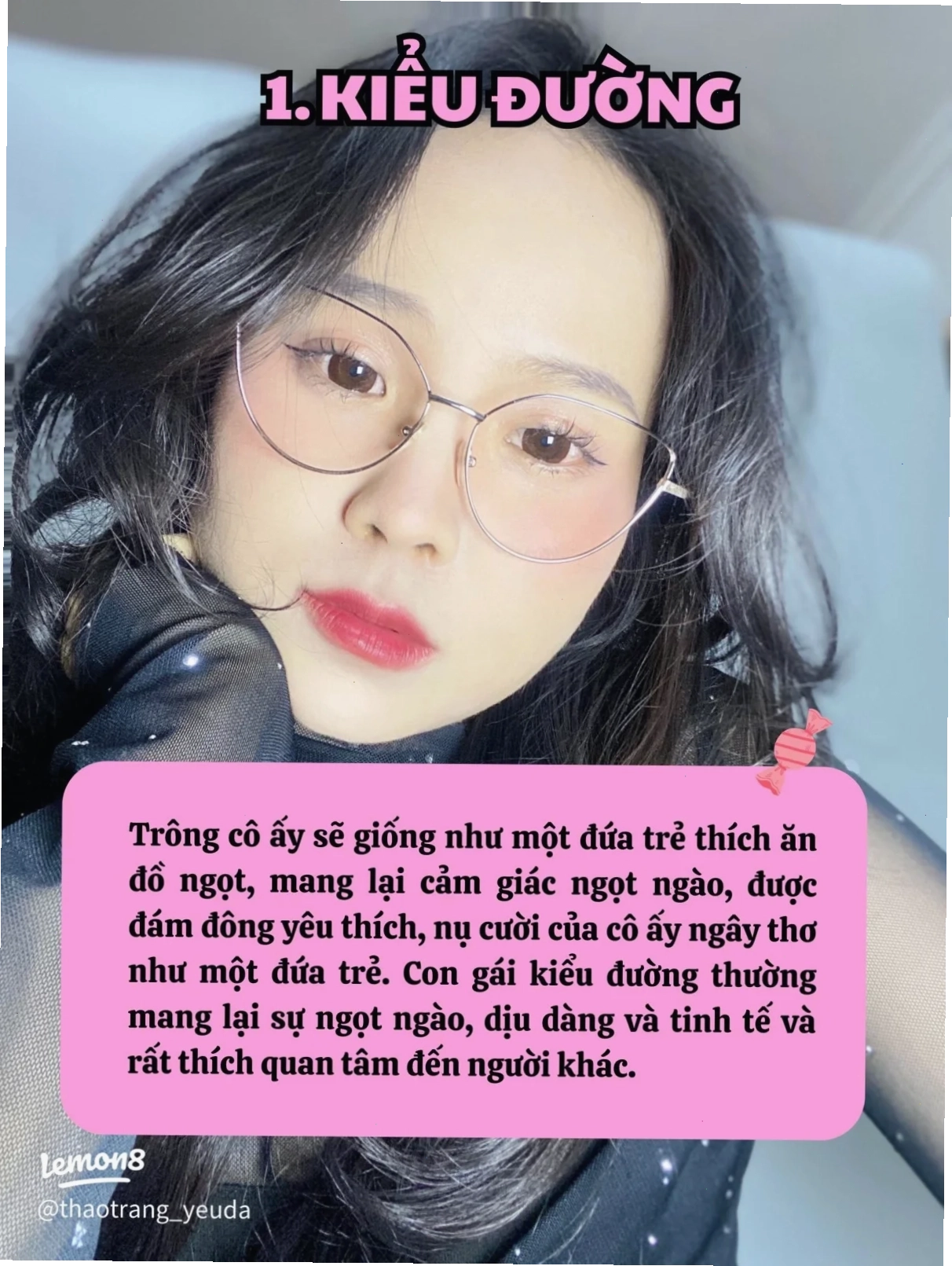 con gái cười đỏ mặt thơ ngây