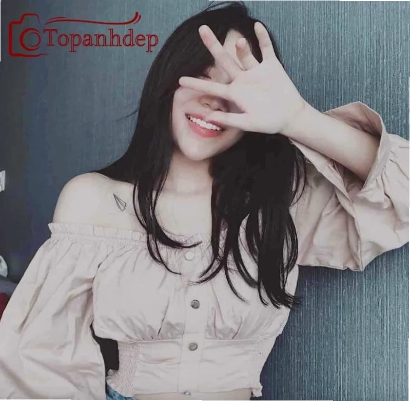 con gái cười đỏ mặt xinh xẻo