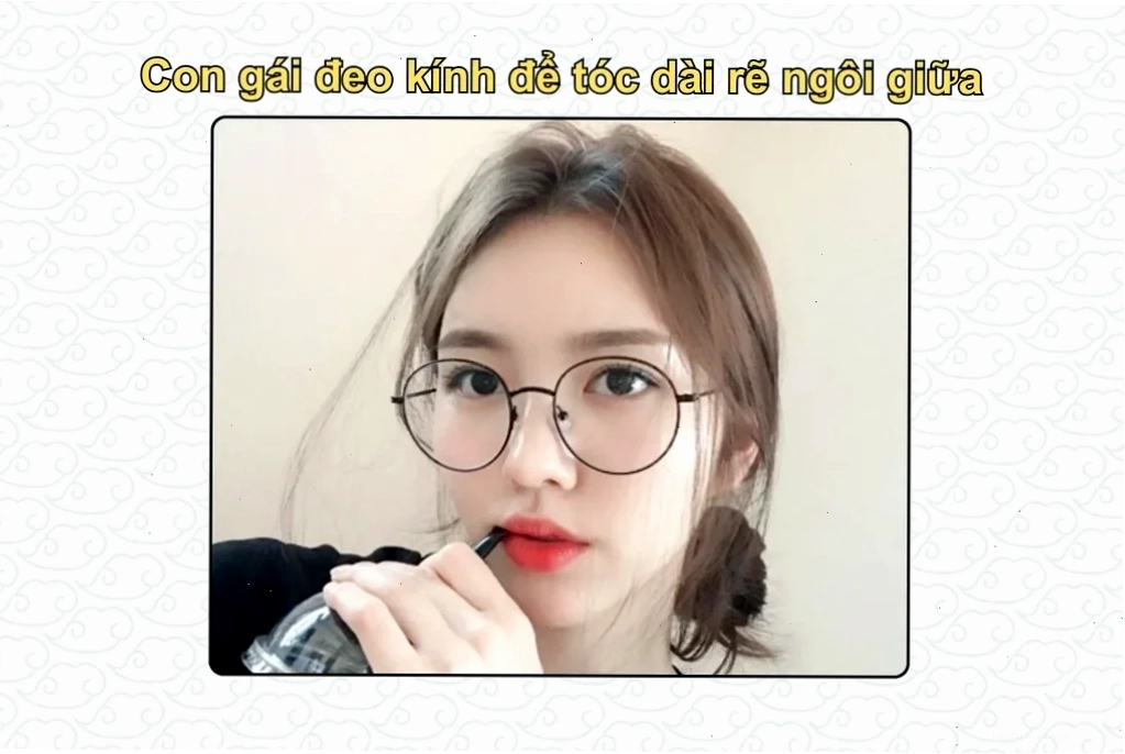 con gái đeo kính chụp ngoài trời