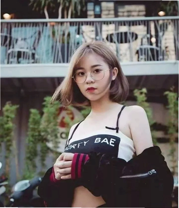 con gái đeo kính thời trang