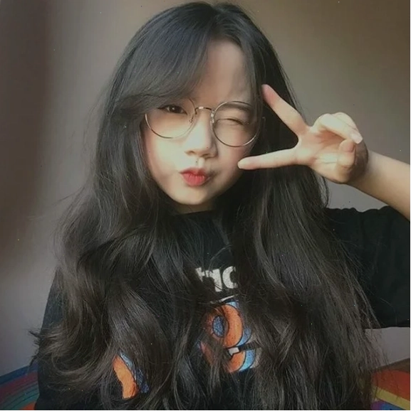 con gái đeo kính xinh đẹp