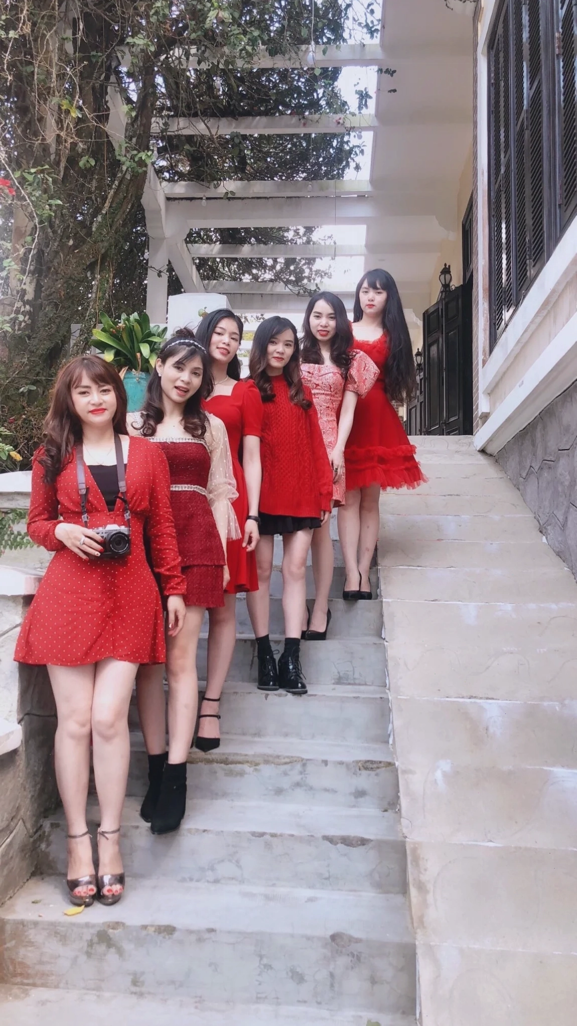 Tâm hồn yêu đời con gái hông to