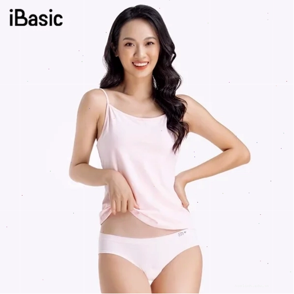 con gái không mặc đồ khi ngủ tận hưởng