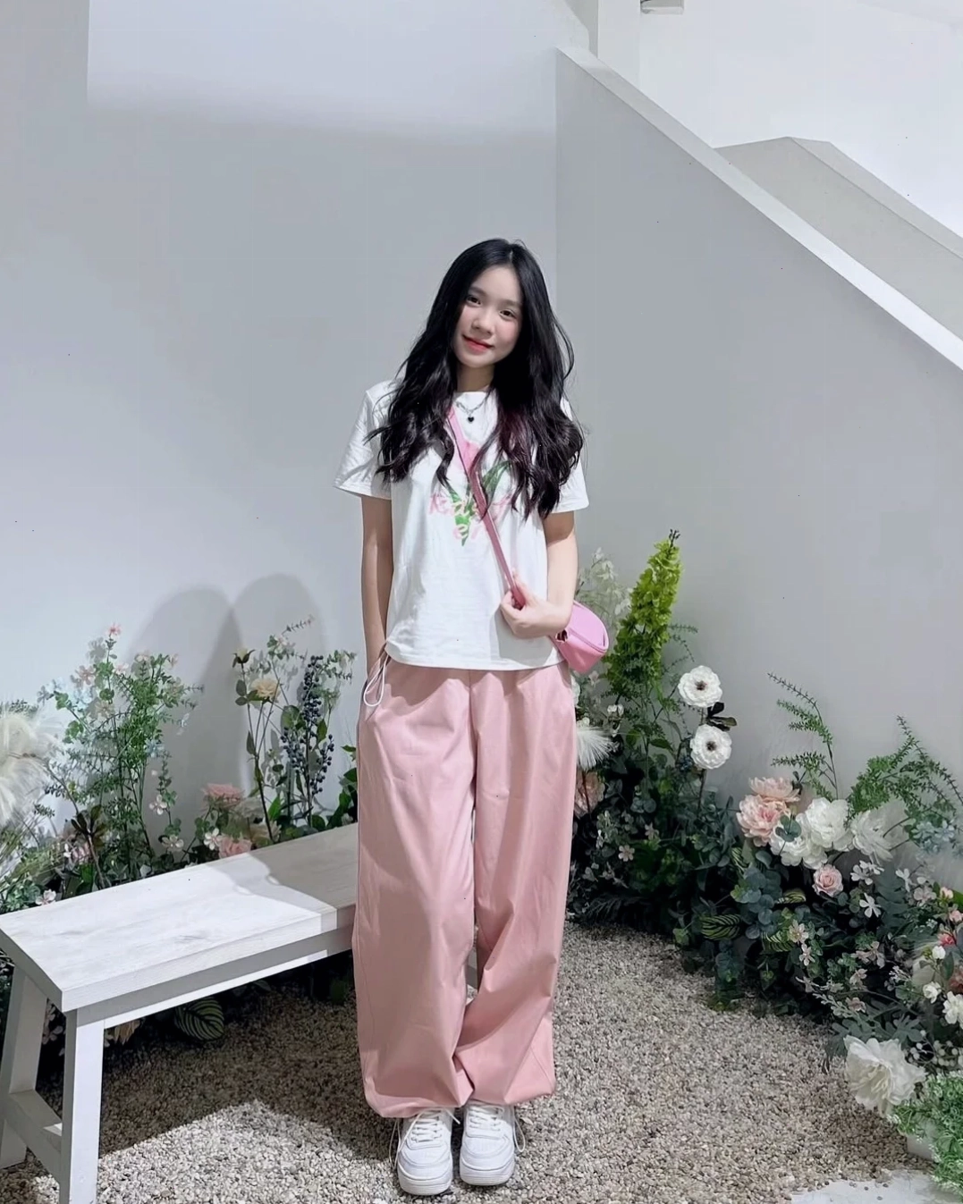 con gái mặc áo polo