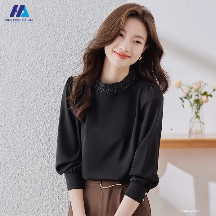 con gái mặc áo sơ mi đen hiện đại