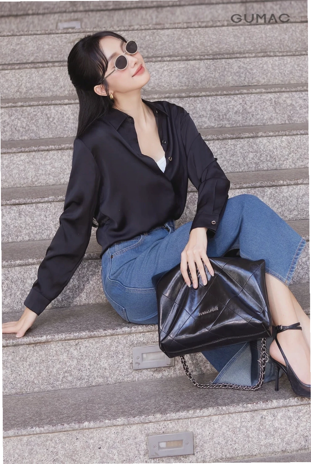 con gái mặc áo sơ mi đen thời thượng