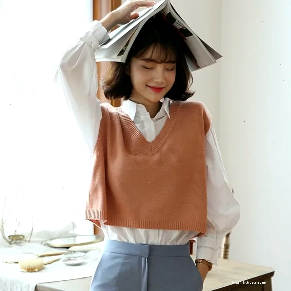 con gái mặc áo sơ mi nam bỏ vạt