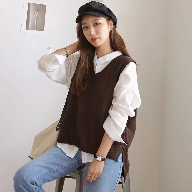 con gái mặc áo sơ mi nam cùng chân váy