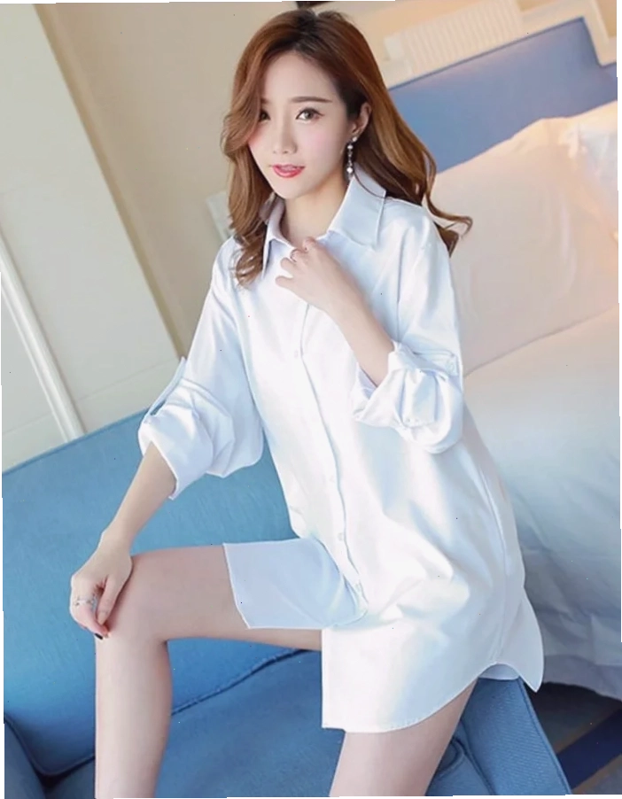 con gái mặc áo sơ mi nam dáng dài