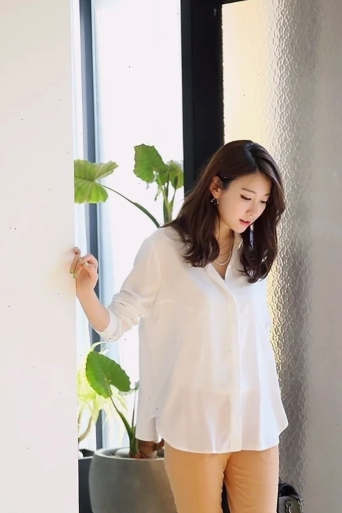 con gái mặc áo sơ mi nam kiểu giấu quần