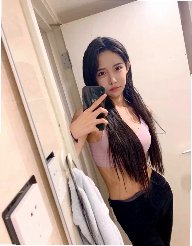con gái mặc đồ giống con trai quần jean