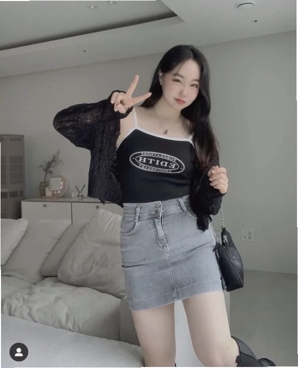 con gái mặc đồ ngầu phối áo sơ mi