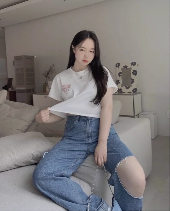 con gái mặc đồ ngầu phối cùng vest