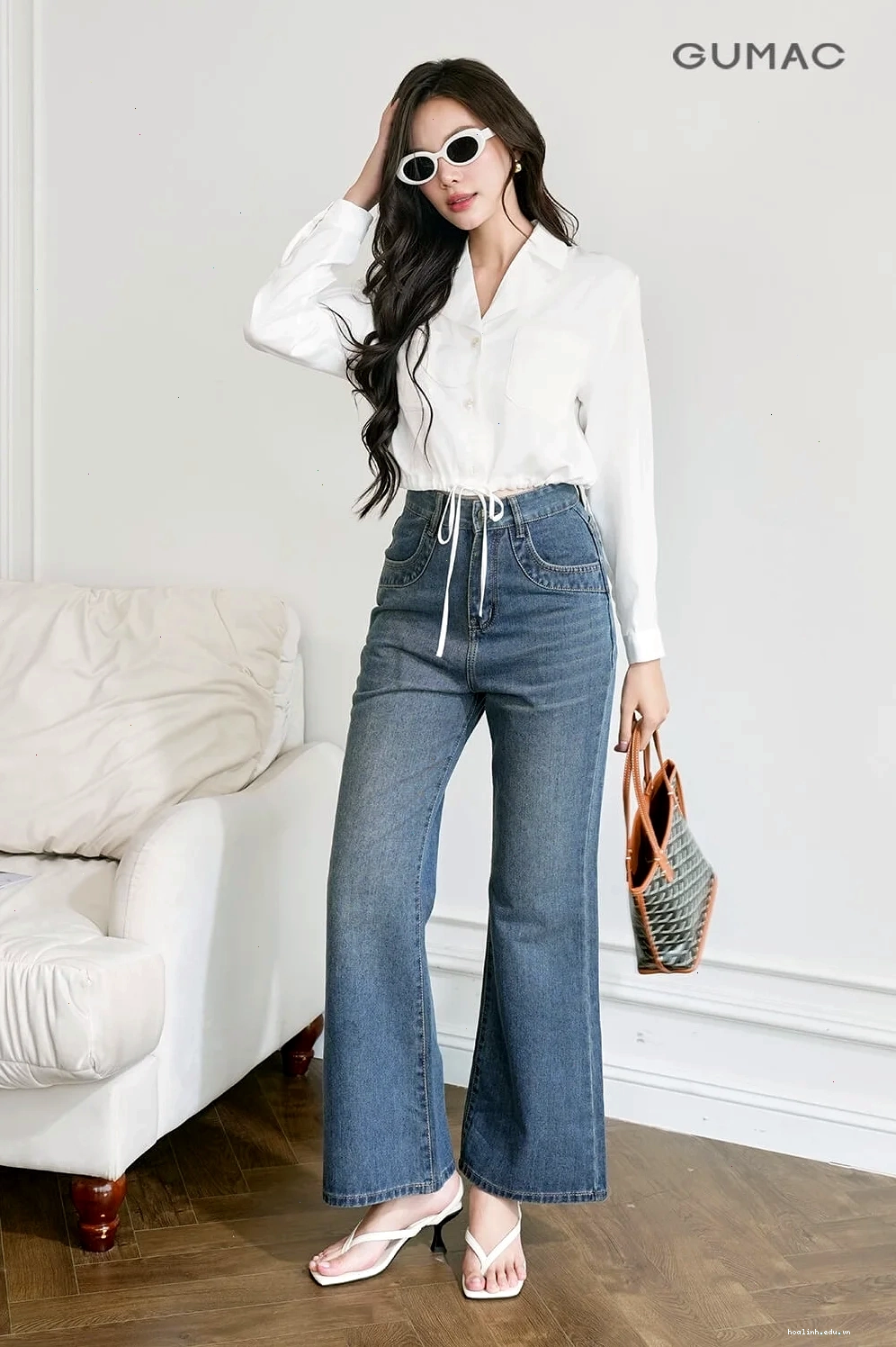 con gái mặc đồ tối màu