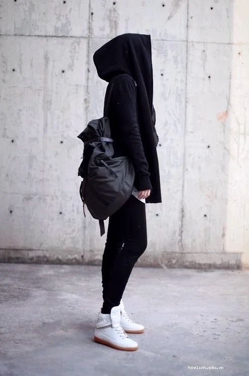 Con gái mặc hoodie chất liệu nhung