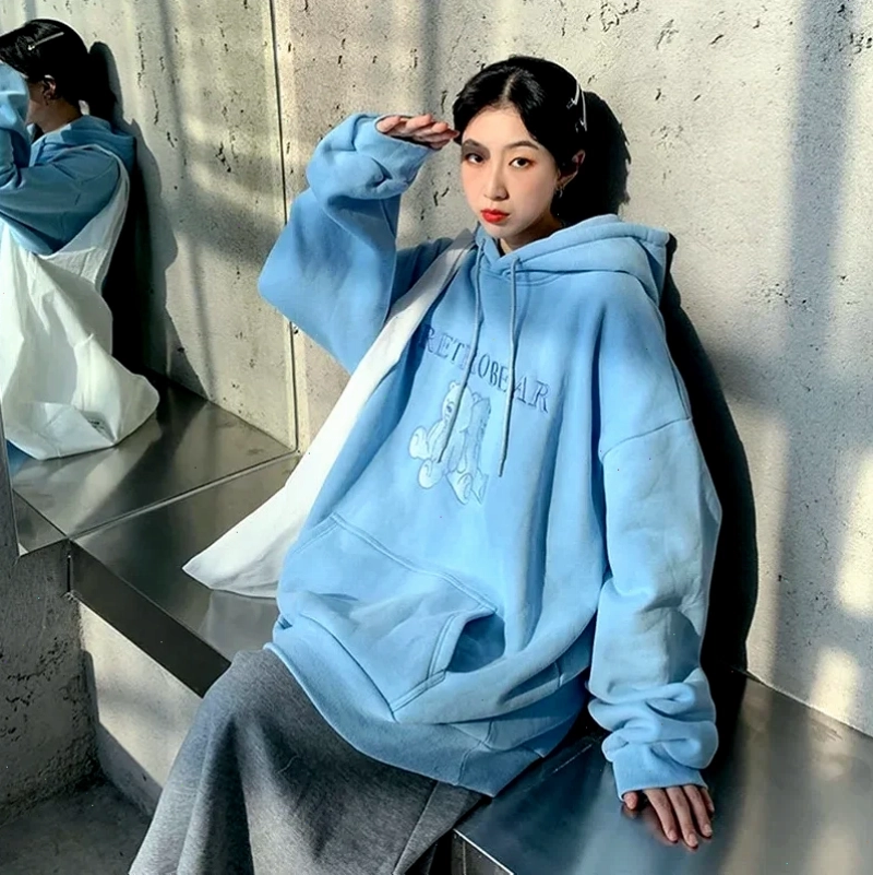 Con gái mặc hoodie form ôm