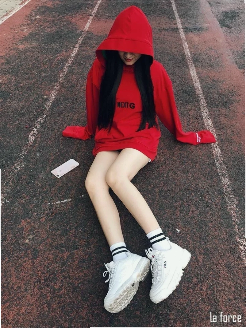 Con gái mặc hoodie và câu chuyện thời trang