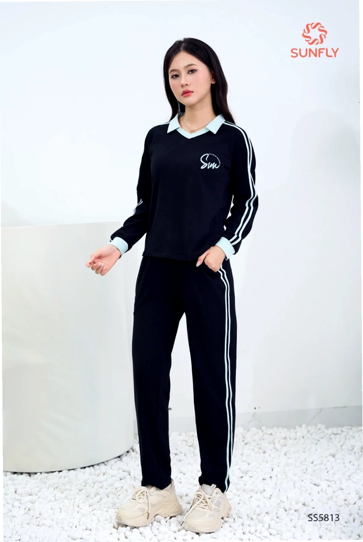 Năng động trẻ trung Con gái mặc quần áo thể thao năng động trẻ trung