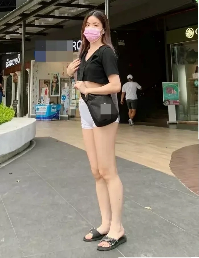 con gái mặc quần bò ngắn xinh đẹp