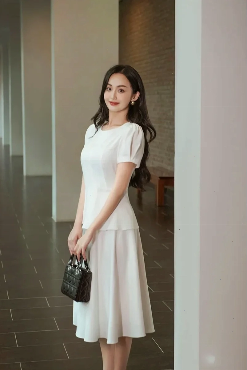 con gái mặc váy trắng hở vai