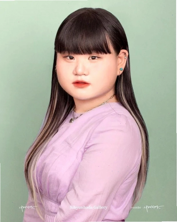con gái mắt to cười e ấp