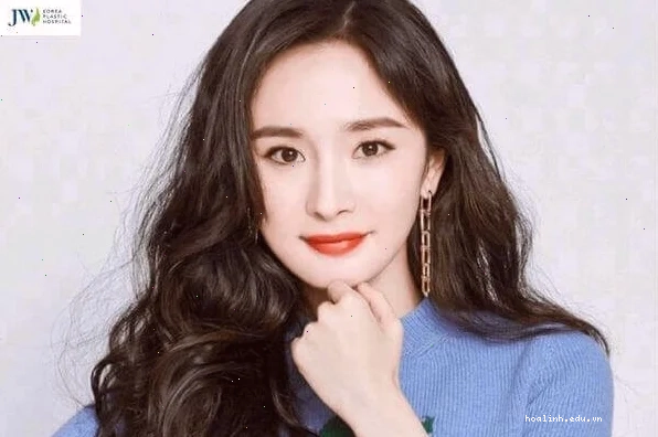 con gái mắt to lồi chụp ảnh nghệ thuật